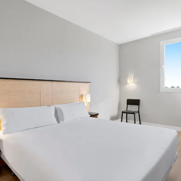 B&B HOTEL Madrid Pinar de las Rozas，位于拉斯·罗萨斯·德·马德里的酒店