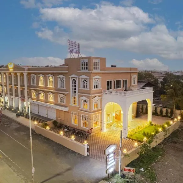 Hotel Utsav Square，位于Latur的酒店