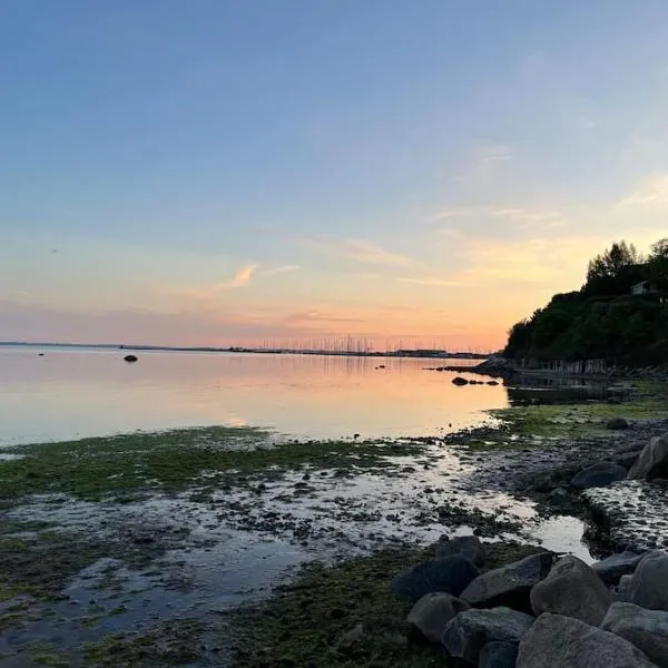 Charmerende hus i idylliske Lynæs，位于韩德斯泰德的酒店
