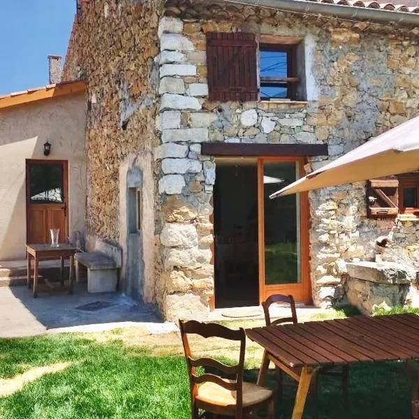 Maison de campagne dans le parc régional du Verdon - Bastide 140m2 et Bastidon 85m2，位于特里冈斯的酒店