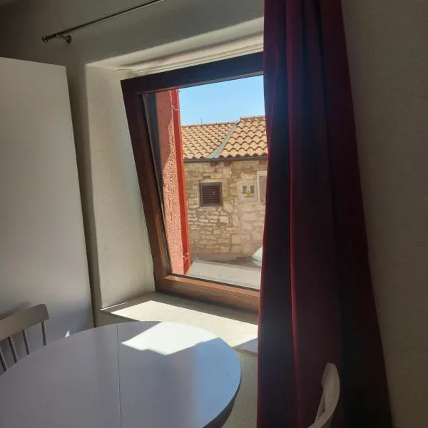 Studio Sea and the City，位于罗维尼的酒店