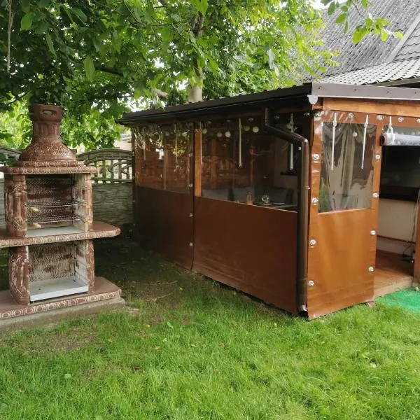 Mieszkanie dwupokojowe na wsi w domu dwurodzinnym，位于Postomino的酒店