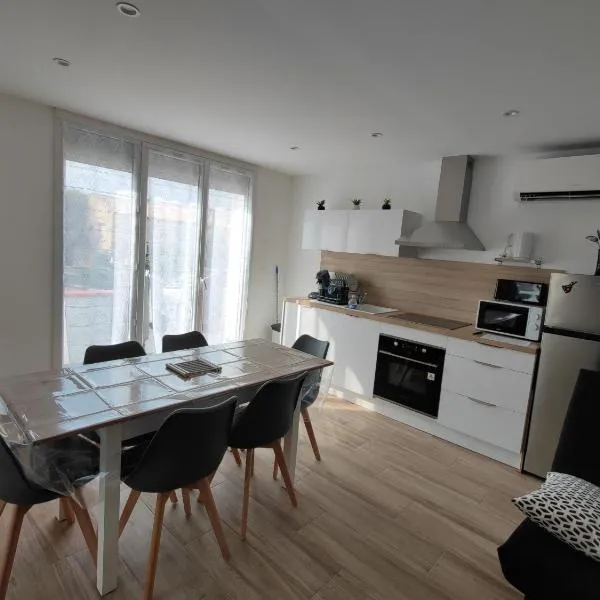 Appartement spacieux 3 chambres SAINT PIERRE LA MER，位于滨海圣皮埃尔的酒店