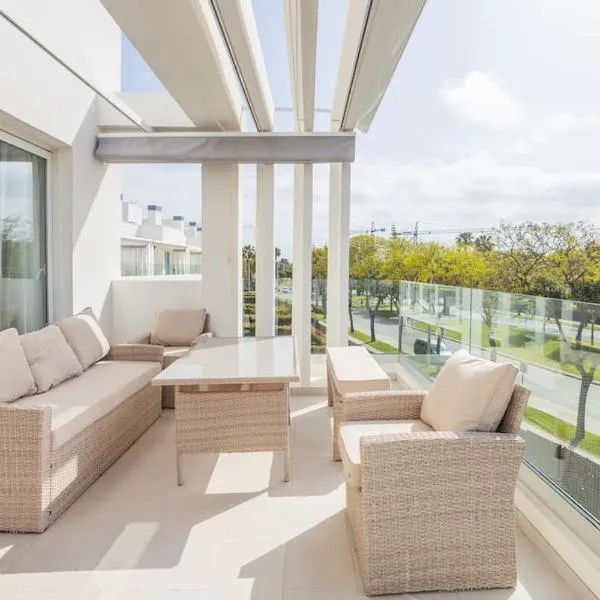 Luxury Beach Townhouse Retreat，位于加的斯的酒店