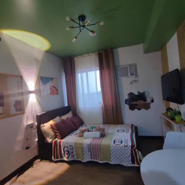 Happy Homestay at Fullerton Suites Condo near Nuvali and Tagaytay，位于锡朗的酒店