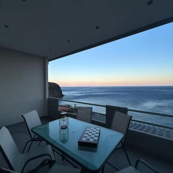 Seafront house with private beach in South Crete，位于Heraklion的酒店