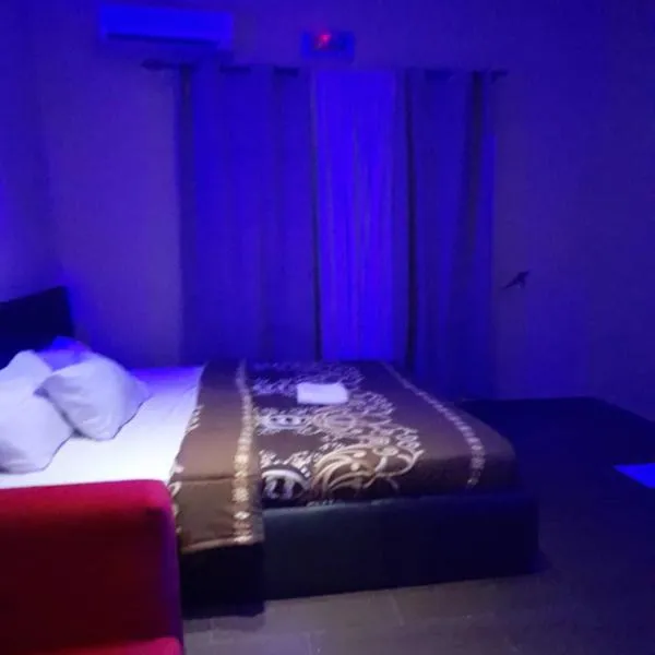 Hotel Adonai Ltd，位于贝宁城的酒店