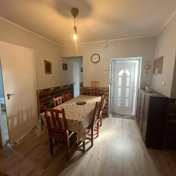 Eszter Vendégház，位于Pacsa的酒店