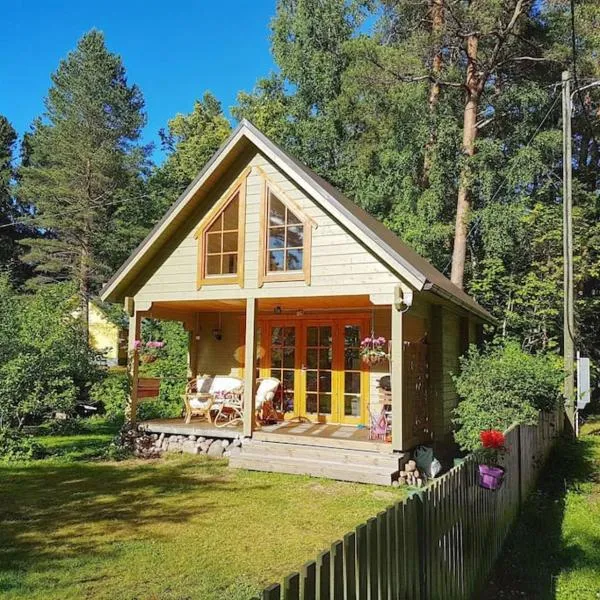 Well-equipped summerhouse with sauna in Võsu，位于Korjuse的酒店