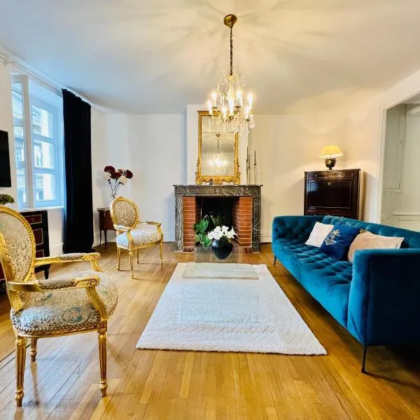 LA SUITE de NOTRE DAME au pied du CHATEAU FORT，位于色当的酒店
