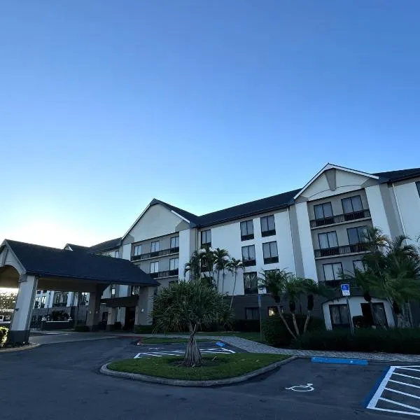Red Roof PLUS Fort Myers，位于迈尔斯堡的酒店