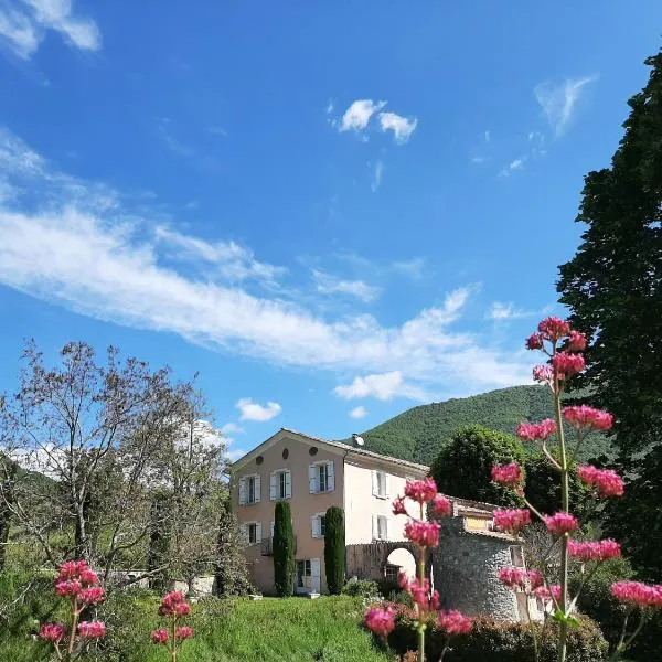 Les gîtes du château，位于La Robine的酒店