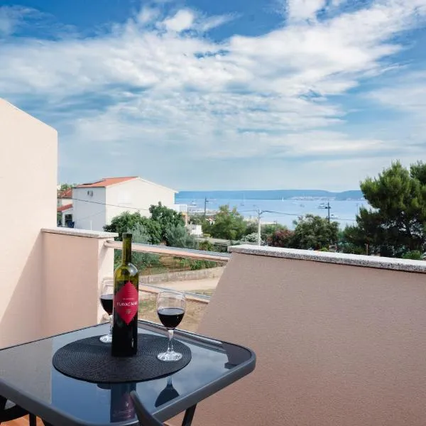 Apartmani Natalija 4 Stars，位于Mrljane的酒店