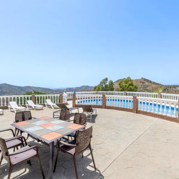 Acogedora Villa Con Piscina, Barbacoa, Chimenea y Vistas a La Sierra，位于赛阿隆加的酒店