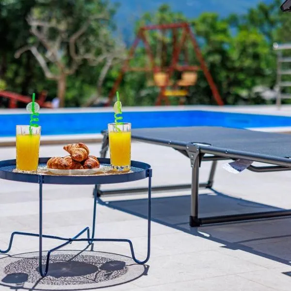 Perfect holiday in Vila Hany home，位于Šestanovac的酒店