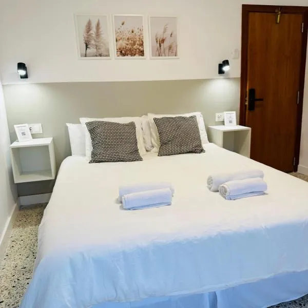 HOSTAL y APARTAMENTO MOLÍ DE MAR，位于圣苏珊娜的酒店