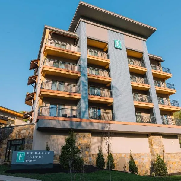 Embassy Suites By Hilton Gatlinburg Resort，位于加特林堡的酒店