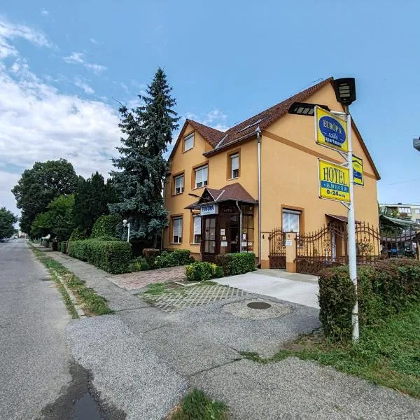 Európa Apartman，位于Mándok的酒店