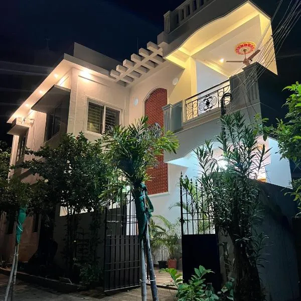 Villa de Compass Homestay Auroville，位于黎明之村的酒店