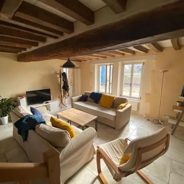 La Maison Bleue, maison mitoyenne de campagne，位于Vincelles的酒店
