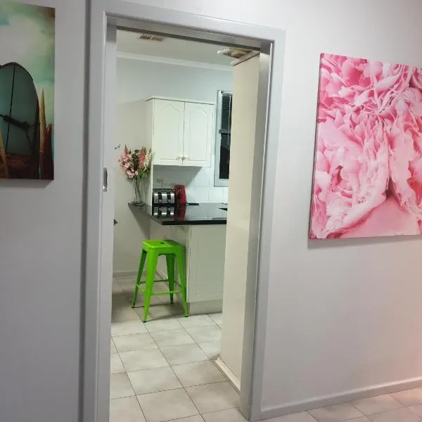 Cottage BNB near the hill，位于Teatree Gully的酒店