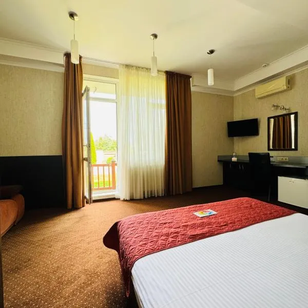 Kiev 365 Park Hotel，位于Hatne的酒店