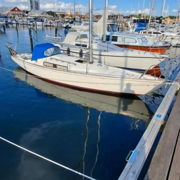 Unique boat 1,位于赫加奈斯的酒店