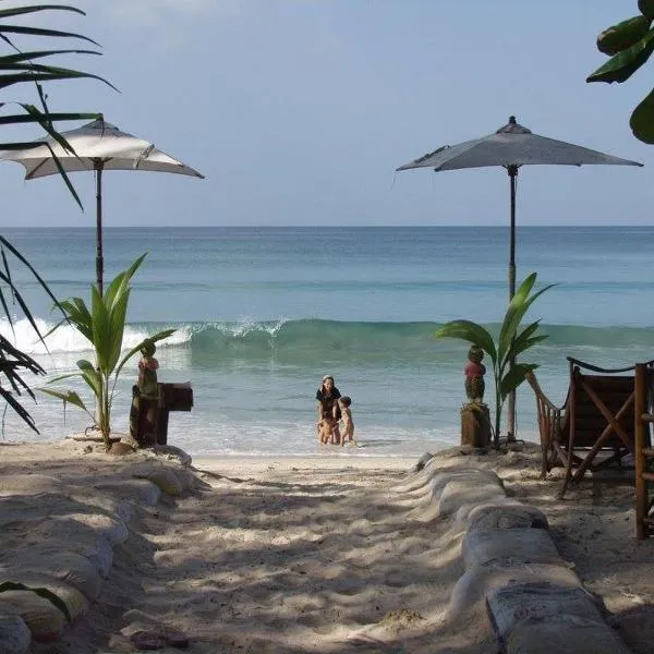 JJ海滩与海鲜度假酒店，位于Ban Samnak的酒店