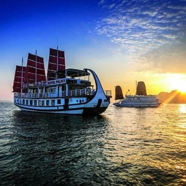 Royal Palace Cruise，位于下龙湾的酒店