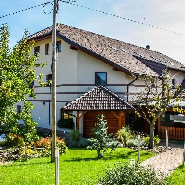 Posestvo Rožengrunt pri Miheliču，位于Lokavec的酒店
