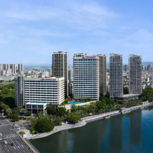三亚中心皇冠假日酒店（洲际旗下，观山望海），位于三亚的酒店