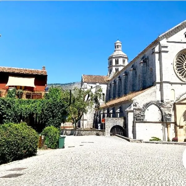 Casette rosse nel borgo medievale di Fossanova，位于拉蒂纳的酒店