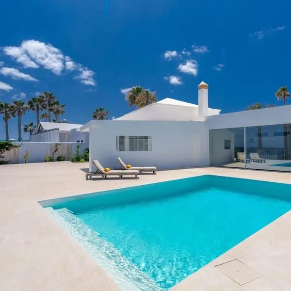 Ocean Bliss Beautiful Villa with Pool and Sea Views，位于科斯塔特吉塞的酒店