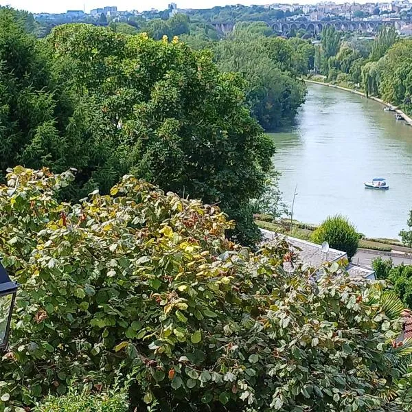 Paris with added zen，位于马恩河畔布里的酒店