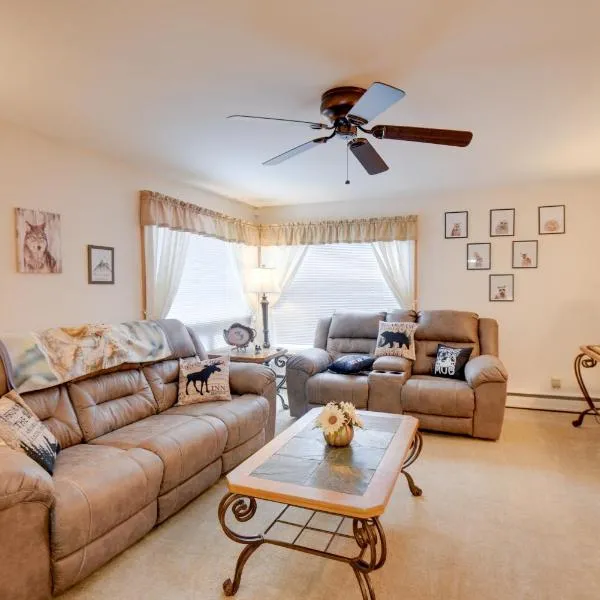 Cozy Home with ATV Trail Access in Berlin!，位于戈勒姆的酒店