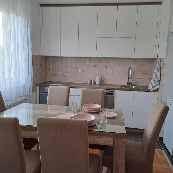 Apartman Burinović，位于Žabalj的酒店