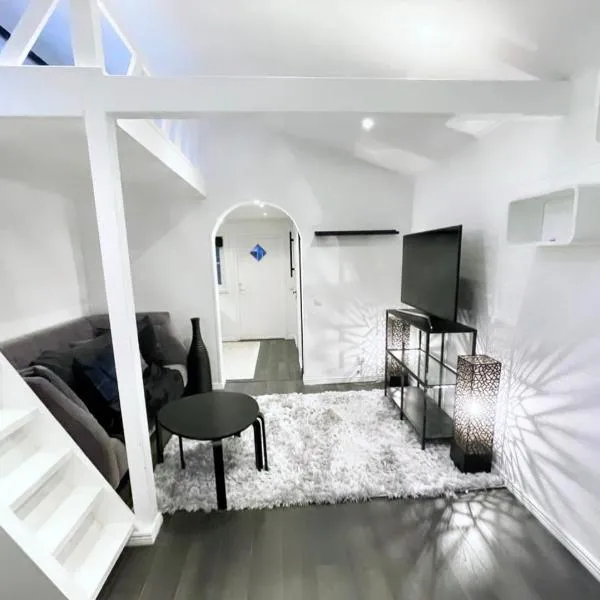 Cottage in beautiful Duvbo - Quiet area close to town，位于松德比贝里的酒店