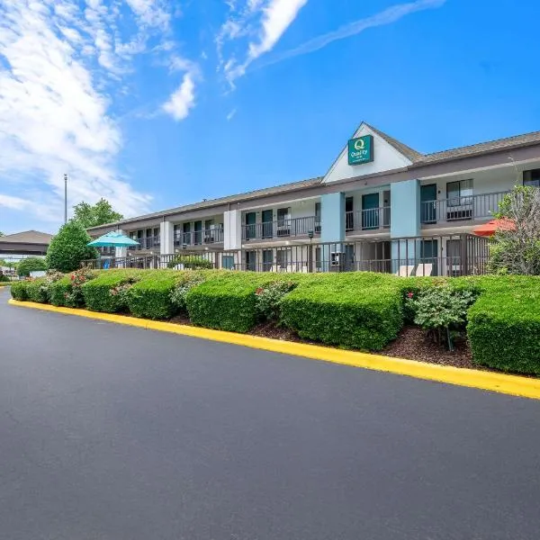 Quality Inn Pelham I-65 exit 246，位于伯明翰的酒店