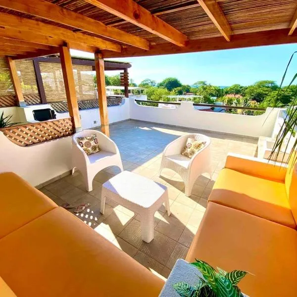 Modern Condo With A Rooftop Patio，位于利比里亚的酒店