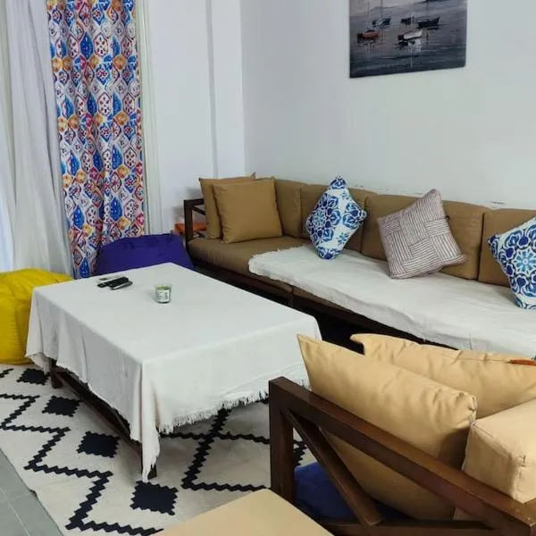 Family Chalet with Garden Amwaj，位于阿莱曼的酒店