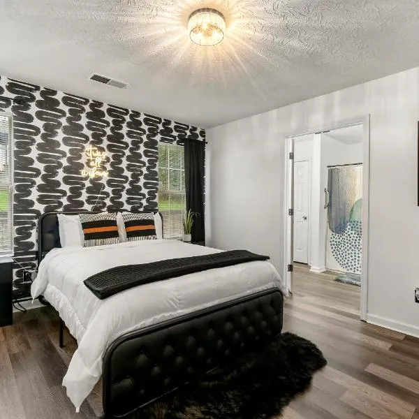 Charming 3BR 2BA Retreat, Cozy，位于迪凯特的酒店