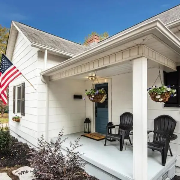 Southern Charm Cottage，位于希科里的酒店
