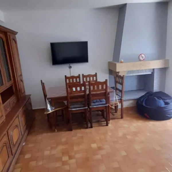 Agréable appartement de 80M2 dans Maison，位于卢尔德的酒店