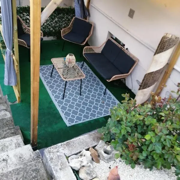 Appartement accueillant a Penne d'Agenais 32 m² Terrasse，位于圣博泽伊的酒店