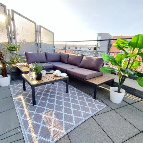 Ulmer Penthouse für 7, Arbeitsplatz, XXL-Dachterrasse, Grill, Wii，位于乌尔姆的酒店