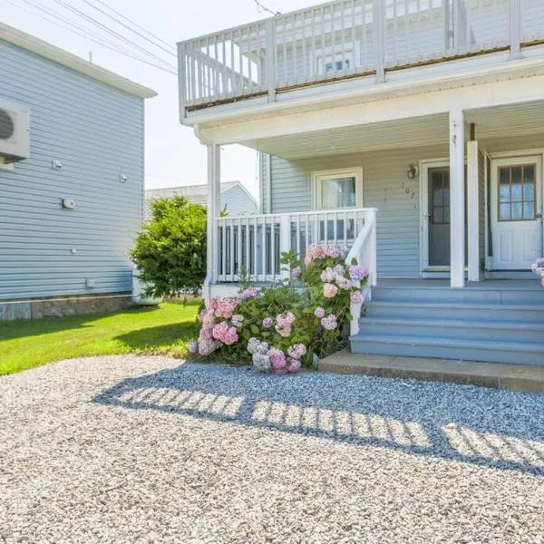 New cozy coastal retreat!，位于格罗顿的酒店