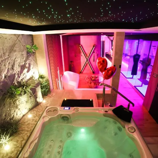 Les Secrets Rooms - Bonneval - Love Room - Spa et Hammam Privatif，位于Bonneval的酒店