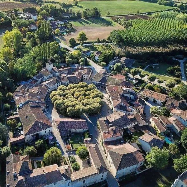 Maison La Cloche，位于Fourcès的酒店
