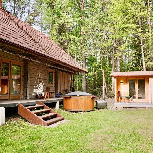 Quiet Log House, Vaikne palkmaja, saun ja kümblustünn，位于Suure-Rakke的酒店