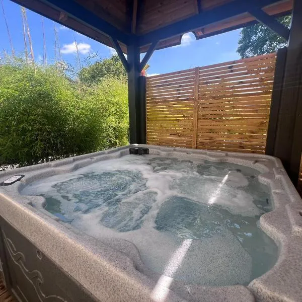 LoveRoom avec SPA privatif Plélo，位于皮艾洛的酒店